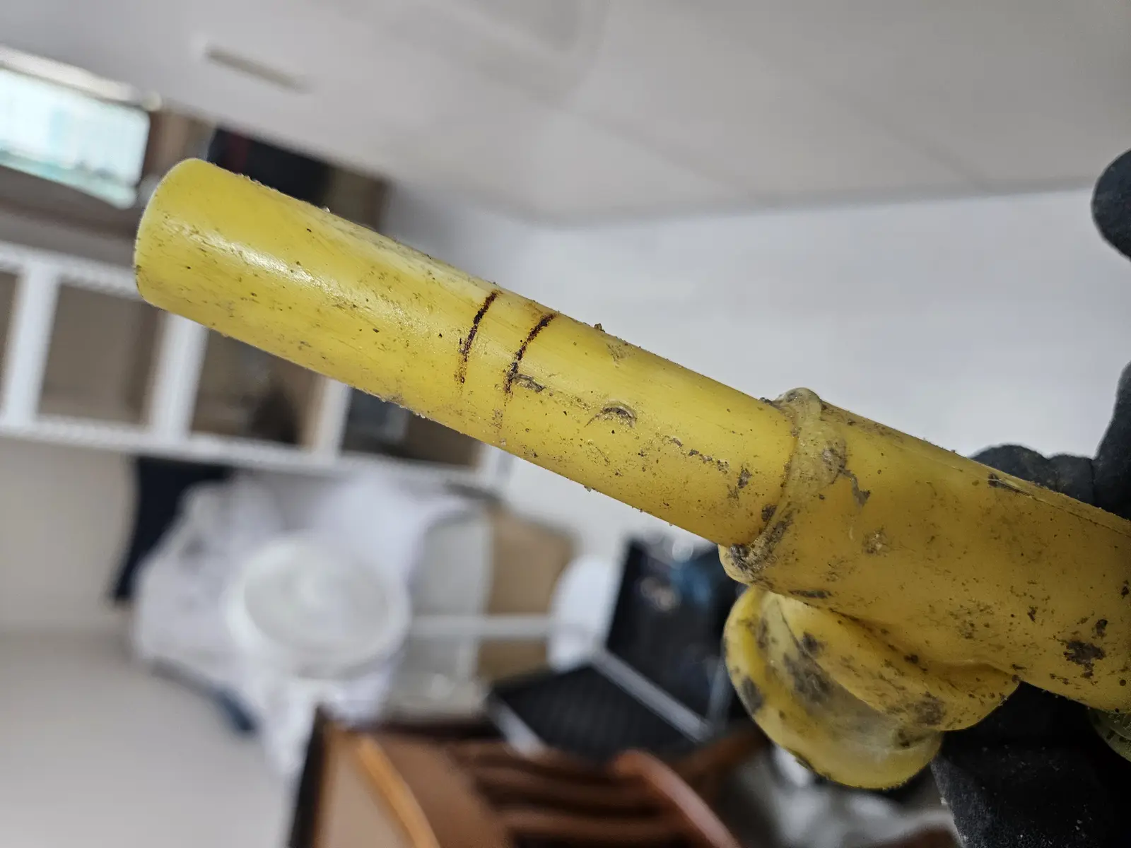 서울 구로구 노후 폴리에틸렌 배관 절단 확인